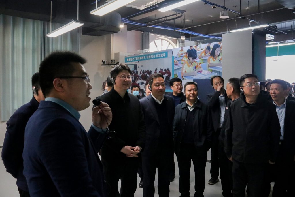 袁州區黨政代表團前來考察，他們這樣評價中部教裝城……