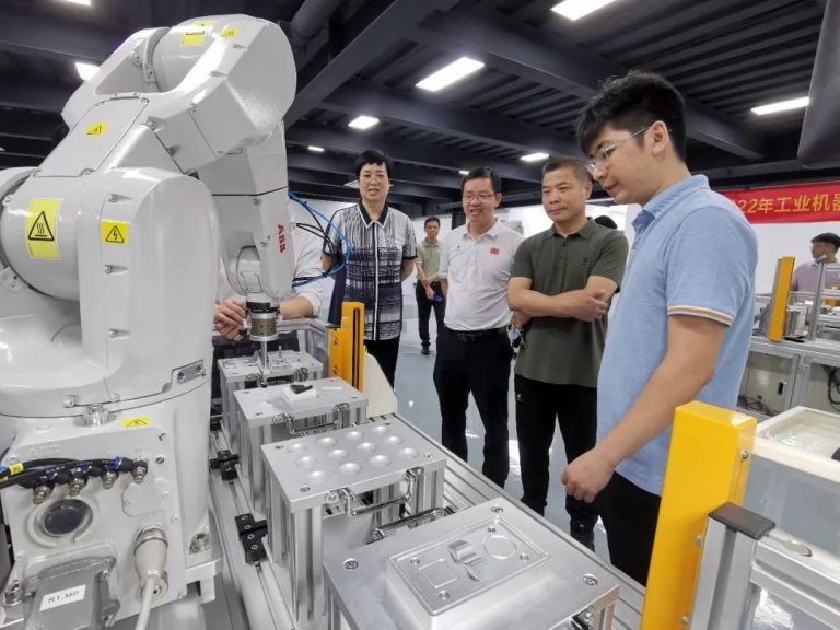兩個月掌握工業機器人操作，設計城助力北滘培育智造人才！