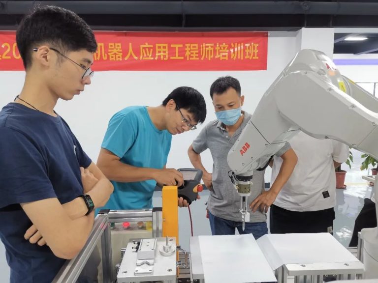 兩個月掌握工業機器人操作，設計城助力北滘培育智造人才！